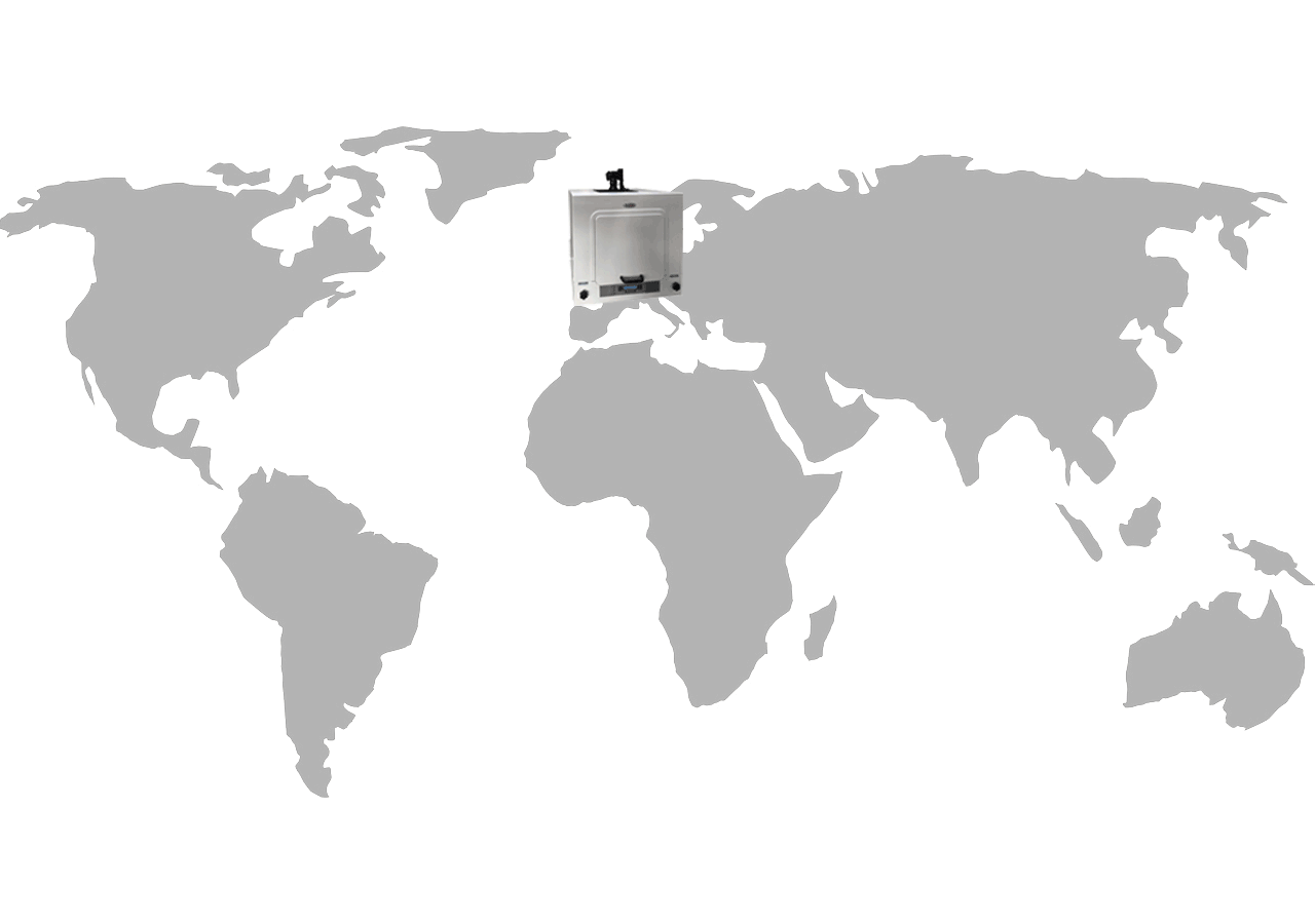 Weltkarte mit einem DigiCube in Europa und den Bildschirmen auf anderen Kontinenten